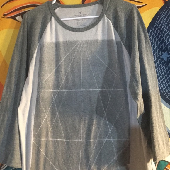 American Eagle tee shirt w geo design. XL - Picture 3 of 5
